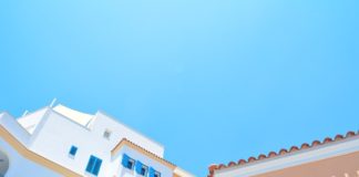 Podłoga – położyć panele czy deskę