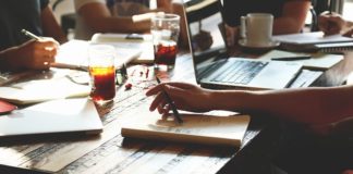 W jaki sposób ładować akumulator?