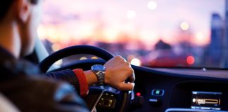 Osoba, która uczy jeździć innych
