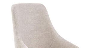 Białe krzesła do nowoczesnego salonu