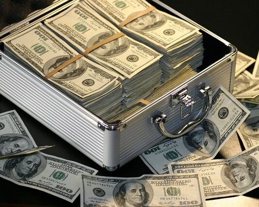 Ile zarabia sprzedawca samochodów Toyota? Ile zarabia sprzedawca samochodów Toyota?