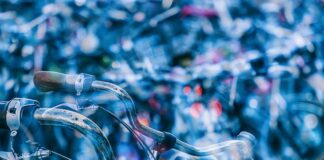 Dlaczego w Japonii są auta z kierownicą po lewej stronie?