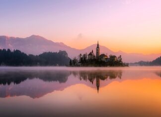 Jak para młoda wychodzi z kościoła? Jak para młoda wychodzi z kościoła?