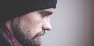 Ile miejsca po bokach łóżka?