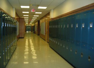 Jaka szafka pod telewizor 75 cali?